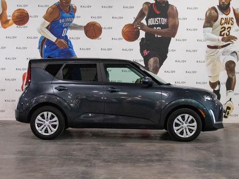 Used 2023 Kia Soul LX FWD image 17