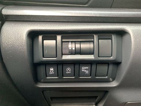 Used 2022 Subaru Crosstrek 2.5i Sport w/ Moonroof Package image 17