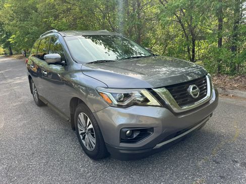 Used 2017 Nissan Pathfinder SL w/ SL Tech Package image 3