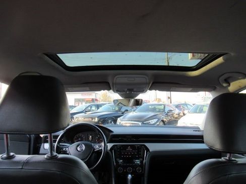 Used 2020 Volkswagen Passat 2.0T SE w/ Sunroof Package image 37