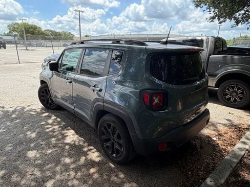 Used 2018 Jeep Renegade Altitude FWD image 4
