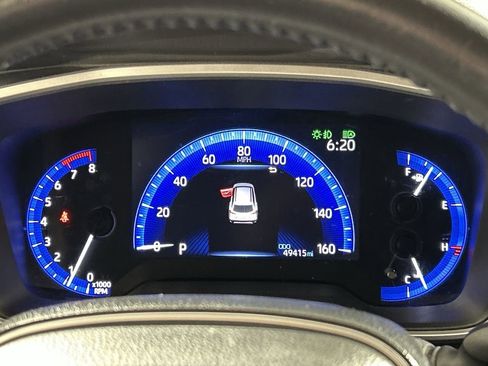 Used 2022 Toyota Corolla Cross XLE w/ Convenience Package image 16