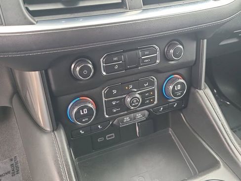 Used 2023 Chevrolet Suburban LT image 34