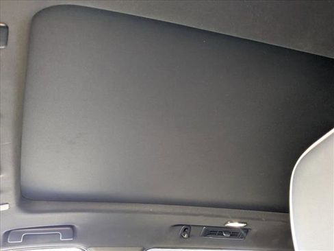 Used 2021 GMC Yukon XL SLT w/ SLT Premium Package image 14