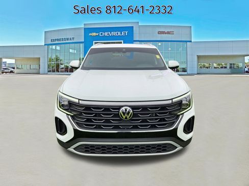 Used 2024 Volkswagen Atlas Cross Sport SE AWD/4WD image 2