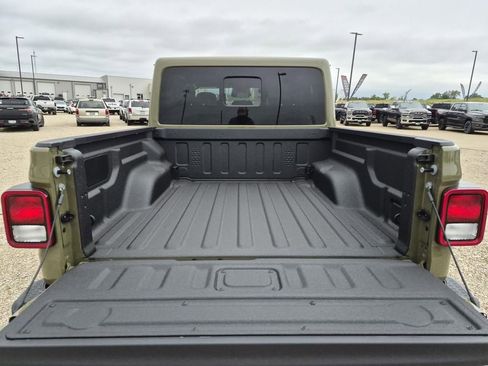 New 2026 Jeep Gladiator Sport AWD/4WD image 8