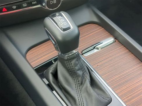 Used 2019 Volvo S60 T6 Momentum w/ Premium Package image 30