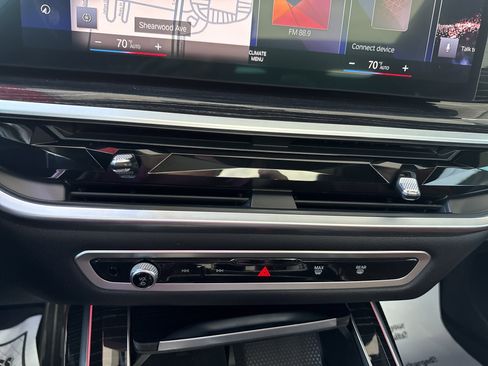 Used 2023 BMW X7 M60i image 28