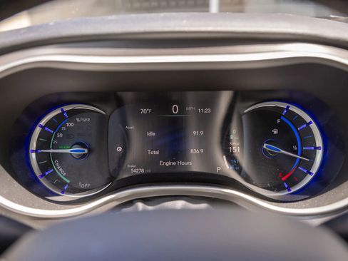 Used 2024 Chrysler Pacifica Limited FWD image 20