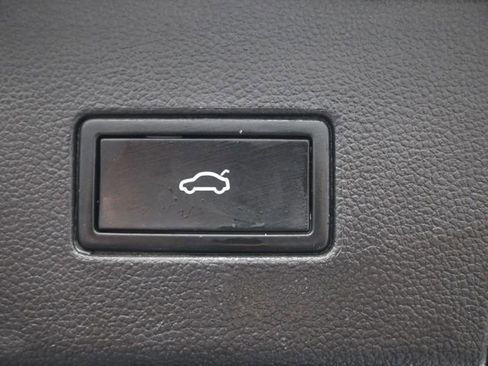 Used 2023 Volkswagen Atlas SE image 14