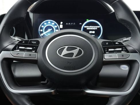Used 2025 Hyundai Elantra Limited FWD image 15