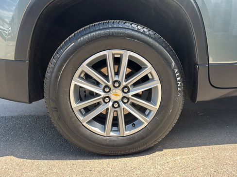 Used 2023 Chevrolet Traverse LT AWD/4WD image 44