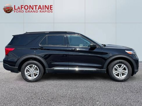 Used 2023 Ford Explorer XLT AWD/4WD image 8