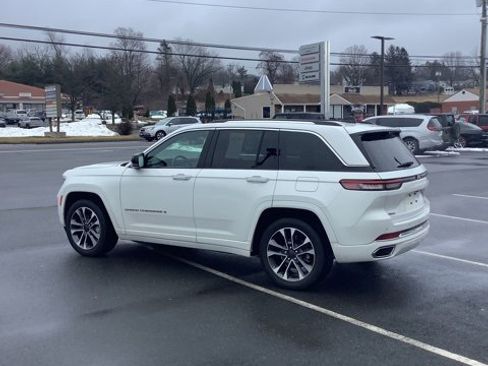 Used 2023 Jeep Grand Cherokee Overland w/ Luxury Tech Group IV image 7