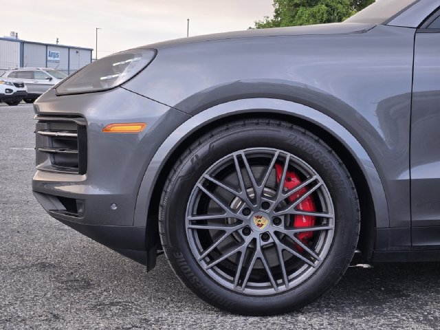 Used 2024 Porsche Cayenne S AWD/4WD image 9