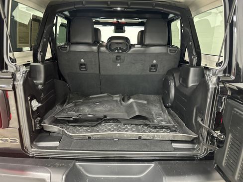 Used 2022 Jeep Wrangler Unlimited Rubicon w/ Xtreme Recon 35" Tire Package image 32