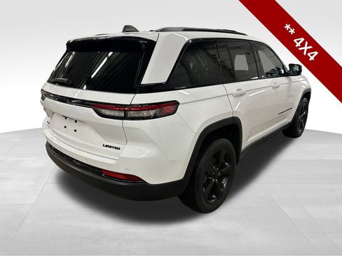 Used 2023 Jeep Grand Cherokee Limited w/ Black Appearance Package image 6