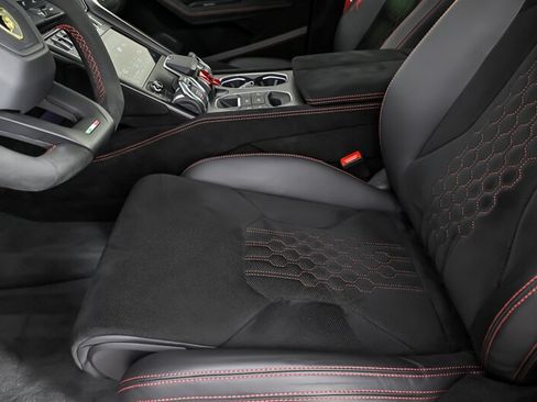 Used 2023 Lamborghini Urus Performante AWD/4WD image 17