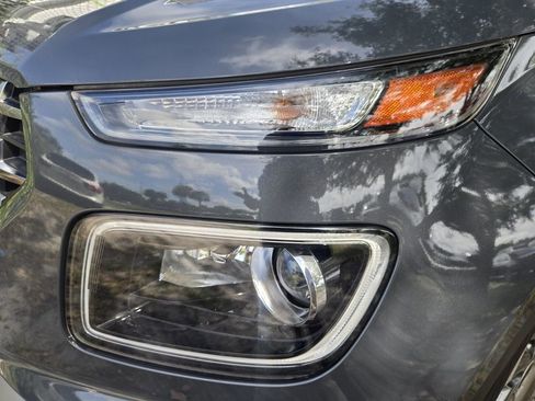 Used 2024 Hyundai Venue Limited FWD image 11