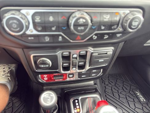 Used 2019 Jeep Wrangler Unlimited Rubicon AWD/4WD image 16