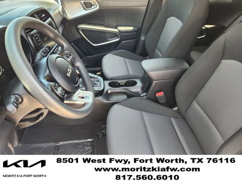 Certified 2025 Kia Soul LX w/ LX Technology Package FWD image 12