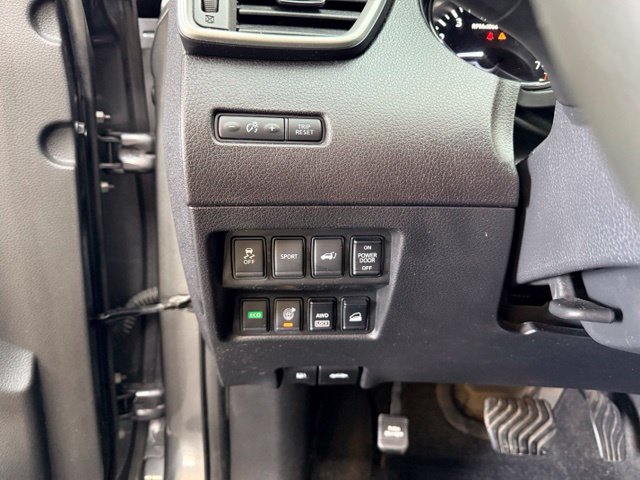 Used 2016 Nissan Rogue SL AWD/4WD image 21