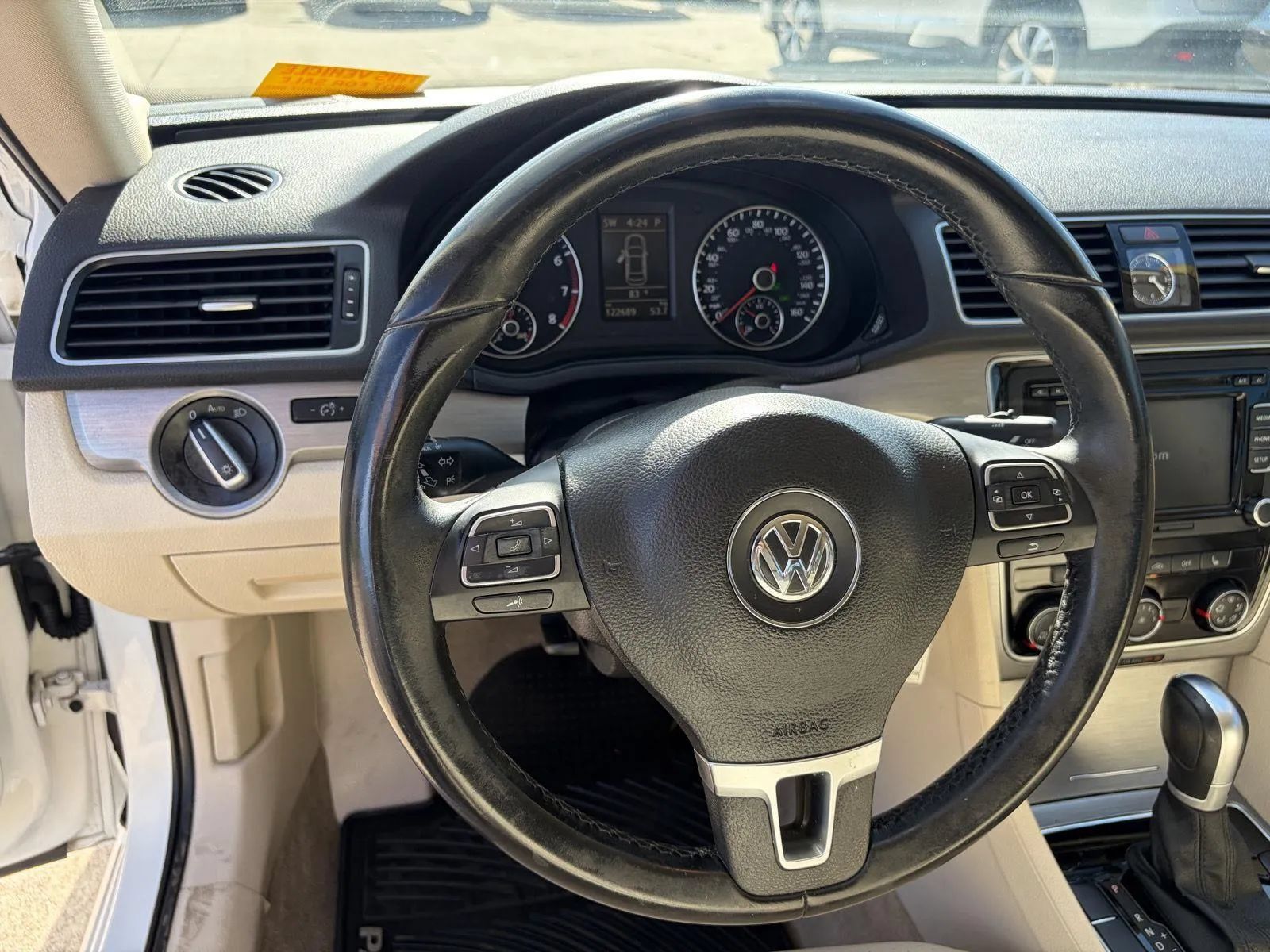 Used 2015 Volkswagen Passat 1.8T SE FWD image 12