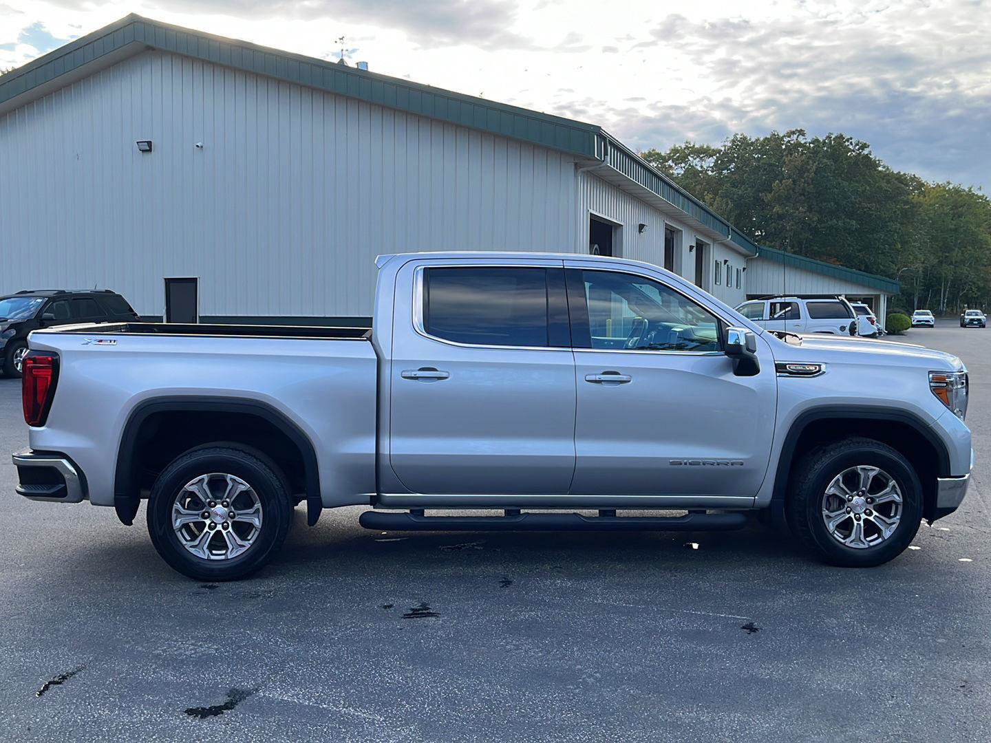 Used 2022 GMC Sierra 1500 SLE AWD/4WD image 6