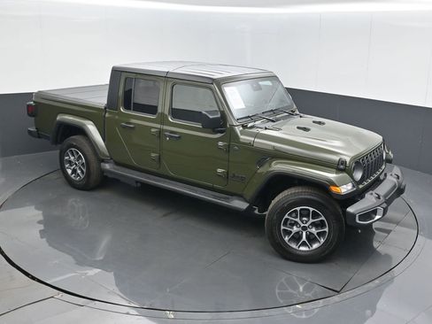 Certified 2024 Jeep Gladiator Sport image 36