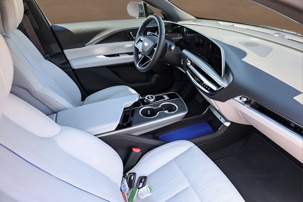 Certified 2025 Cadillac Lyriq Sport AWD/4WD image 28