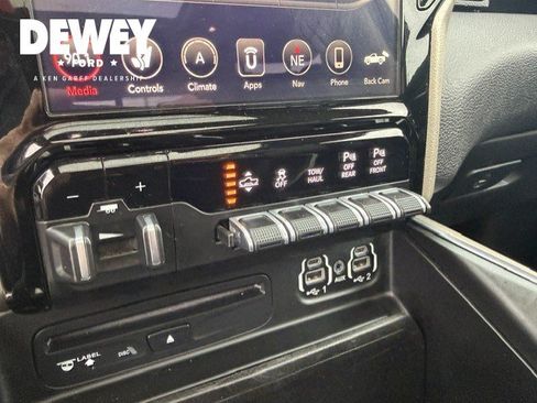 Used 2019 RAM 1500 Laramie AWD/4WD image 10