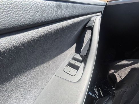Used 2023 Tesla Model Y Long Range AWD/4WD image 19