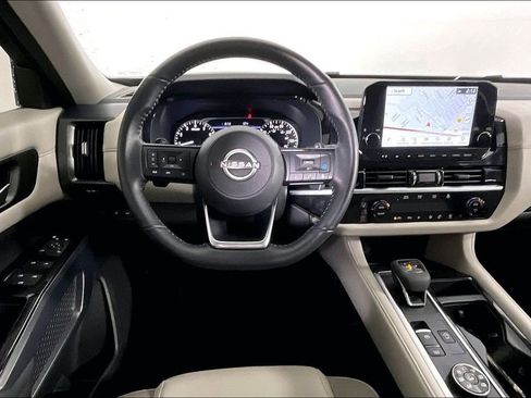 Certified 2025 Nissan Pathfinder SL image 7