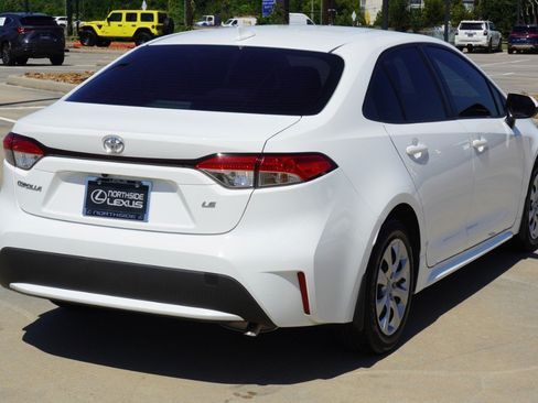 Used 2022 Toyota Corolla LE FWD image 6
