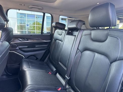 Used 2022 Jeep Grand Cherokee Limited 4xe w/ Luxury Tech Group II AWD/4WD image 10