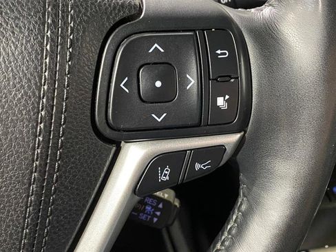 Used 2017 Toyota Highlander Limited Platinum image 24