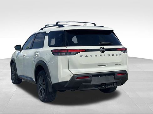 Certified 2023 Nissan Pathfinder SV w/ SV Premium Package AWD/4WD image 4