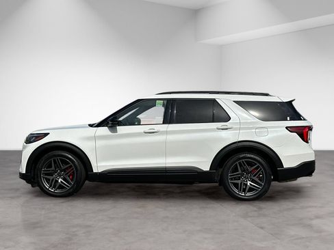 Used 2025 Ford Explorer ST AWD/4WD image 3