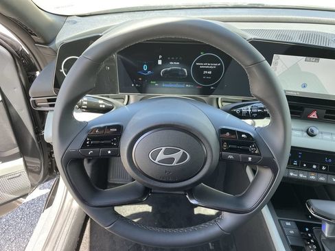 New 2025 Hyundai Elantra Limited FWD image 31