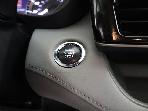 Used 2023 Toyota Highlander L AWD/4WD image 38