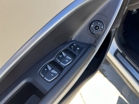 Used 2017 Hyundai Santa Fe SE Ultimate image 14