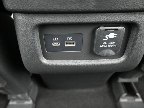 Used 2024 Nissan Pathfinder Platinum w/ Black Appearance Package image 17