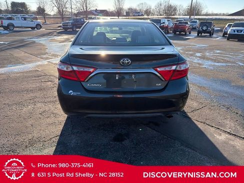 Used 2017 Toyota Camry SE image 6
