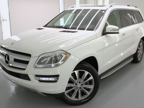 Used 2016 Mercedes-Benz GL 450 4MATIC w/ Premium I Package image 2