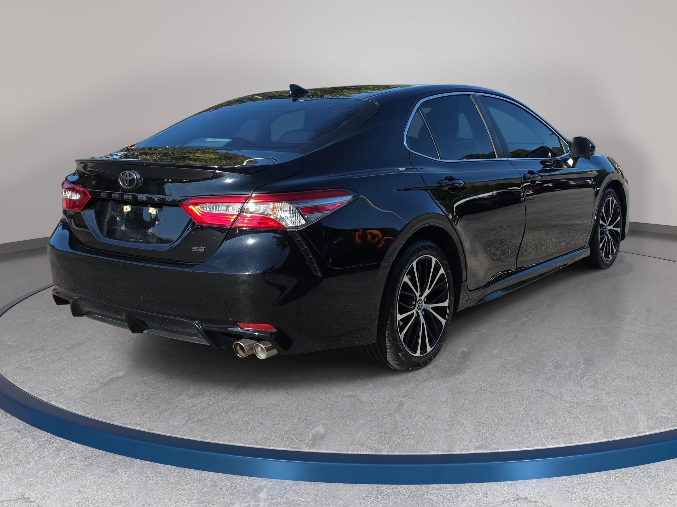 Used 2019 Toyota Camry SE FWD image 5