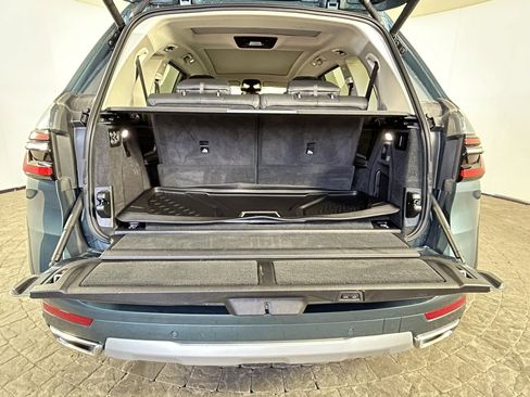 Used 2024 BMW X7 xDrive40i w/ Premium Package image 9
