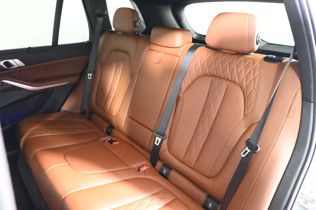 Certified 2025 BMW X5 M60i AWD/4WD image 4