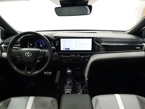 Used 2025 Toyota Camry SE image 17