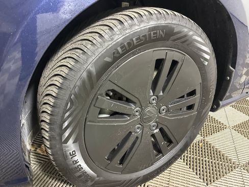 Used 2016 Volkswagen e-Golf SE w/ DC Fast Charging Package image 4