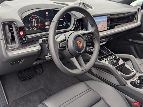 Certified 2026 Porsche Cayenne Coupe AWD/4WD image 4